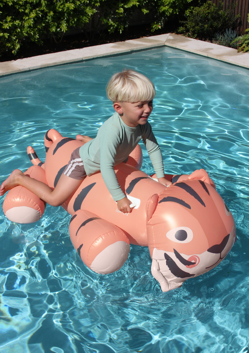 KIDS RIDE-ON FLOAT